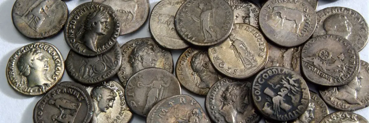 Schatzfund von Münzen aus dem 2. Jahrhundert