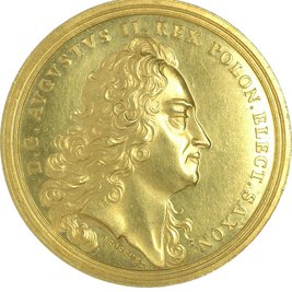 Münze, darauf ein seitliches Portrait von August