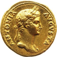 Goldmünze mit Frauenkopf