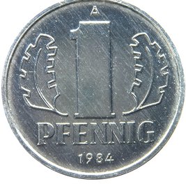 Münze, darauf eine 1 mit zwei Blättern links und rechts, unten Aufschrift "Pfennig 1984"